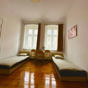 https://hostel-lilia-house.poznan-hotels.com